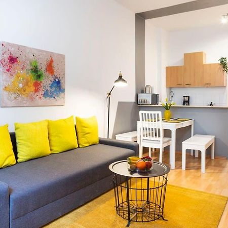 Cozy 2 Room Apartment Next To Hermannstrasse Berlin Kültér fotó