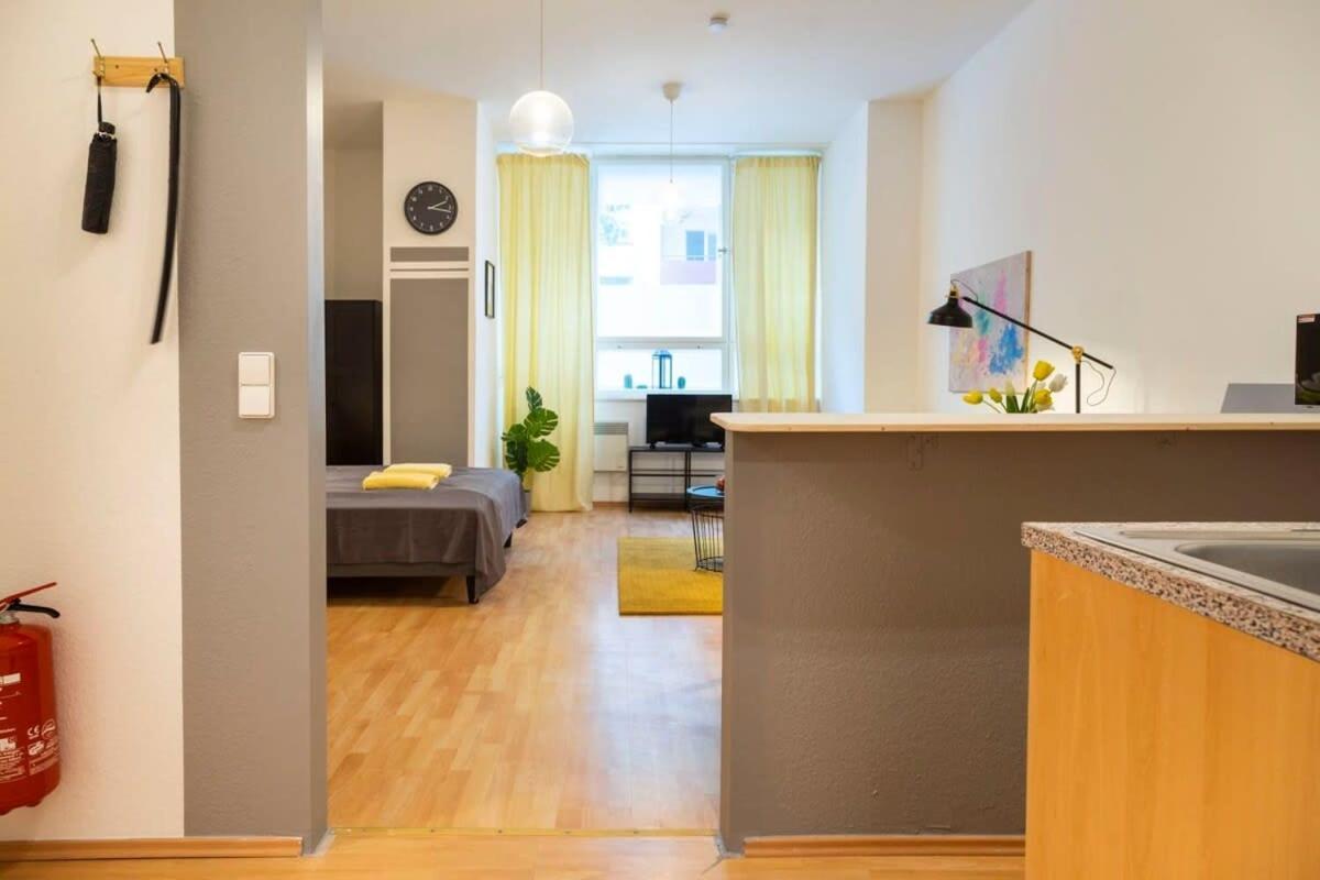 Cozy 2 Room Apartment Next To Hermannstrasse Berlin Kültér fotó