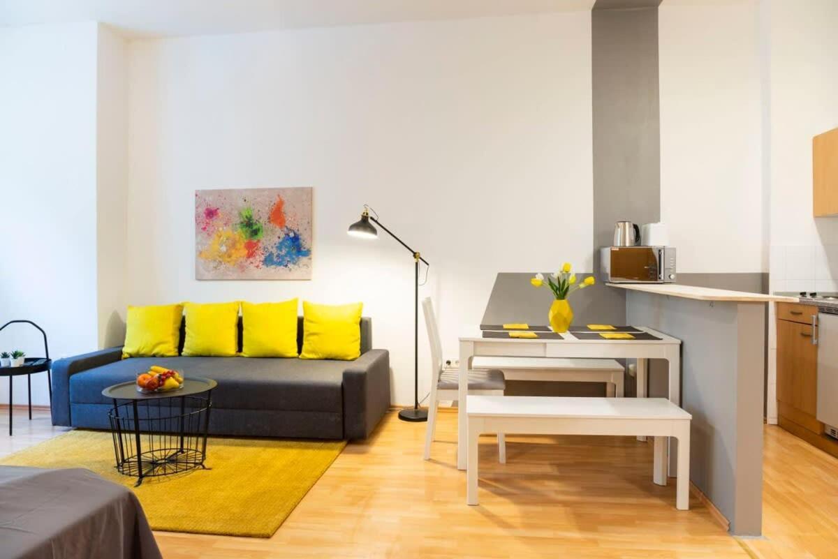 Cozy 2 Room Apartment Next To Hermannstrasse Berlin Kültér fotó