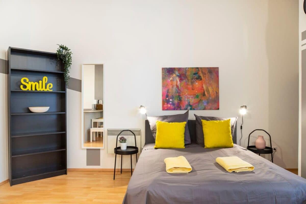 Cozy 2 Room Apartment Next To Hermannstrasse Berlin Kültér fotó