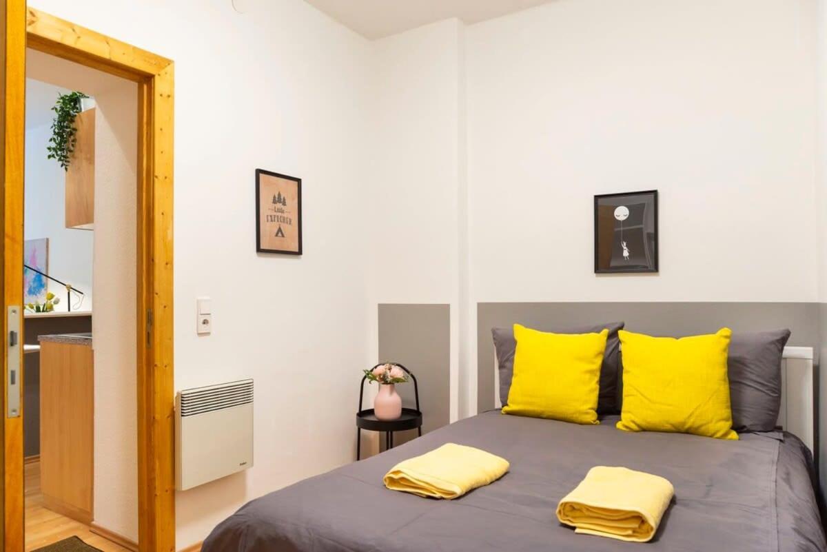 Cozy 2 Room Apartment Next To Hermannstrasse Berlin Kültér fotó