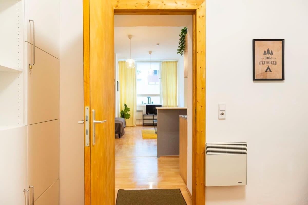 Cozy 2 Room Apartment Next To Hermannstrasse Berlin Kültér fotó